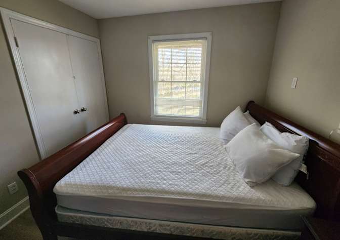 Alcove Rooms's room