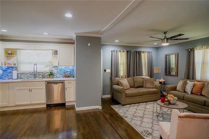 Alcove Rooms's room