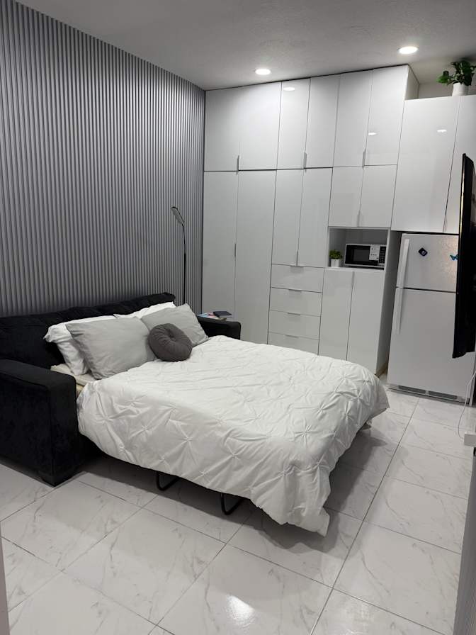 Andres's room