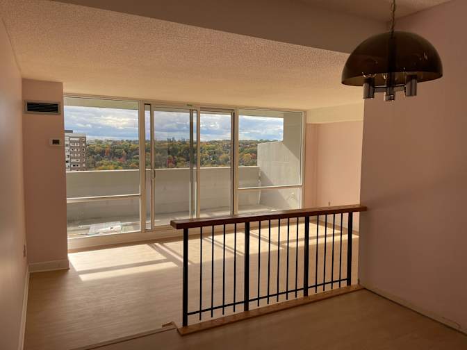 Cozy Spacious Room in Two Bedroom Condo Steps from Humber River's room