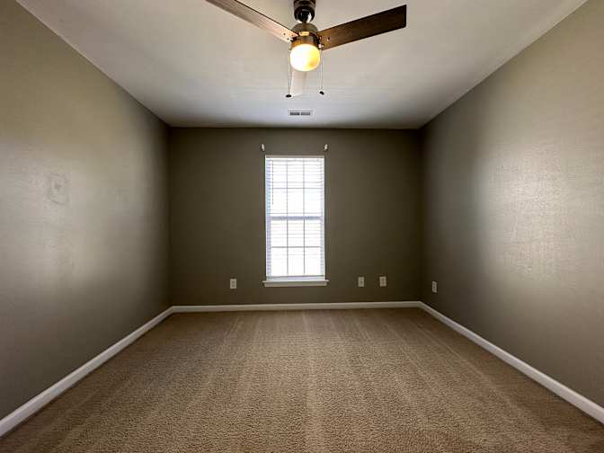 Alcove Rooms's room