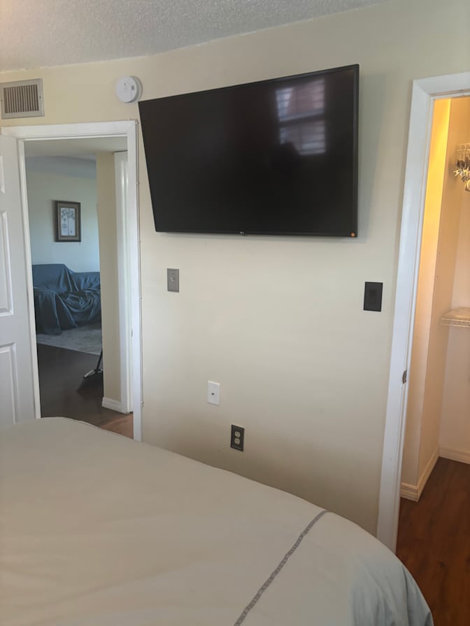 Kenny lazaj's room