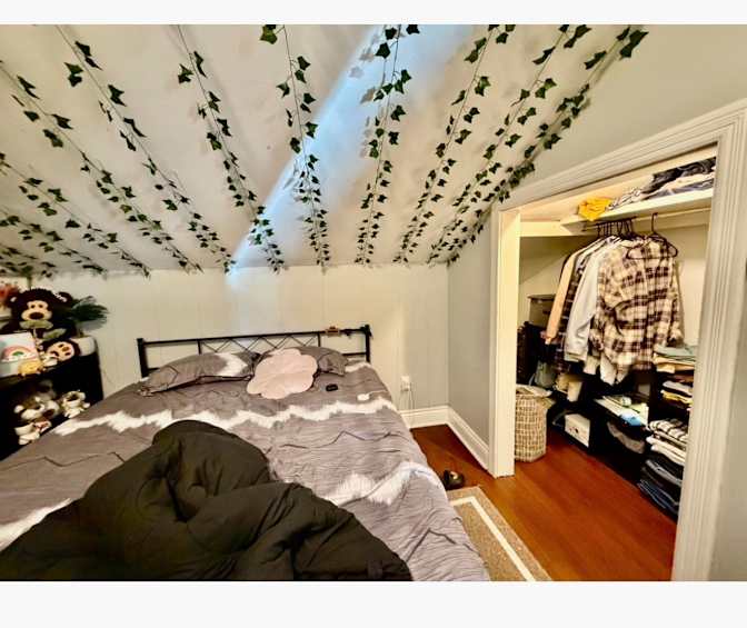 Min Min's room