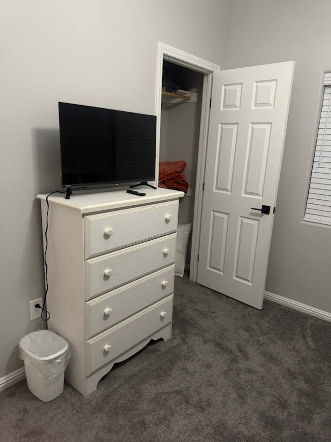 Mercedes's room