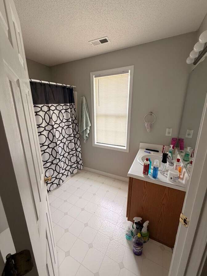 Carlos's room