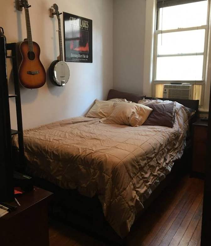 Furnished room heat water wifi included walk to PATH's room