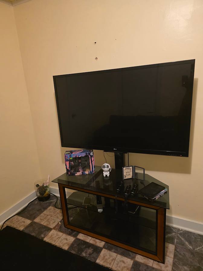 GREGORY SMITH's room