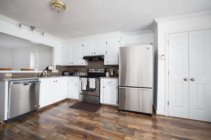 lifedoorrentals's room