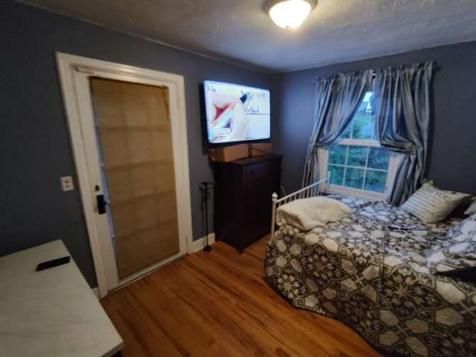 Dave and Maureen's room