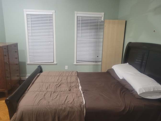Qamar's room