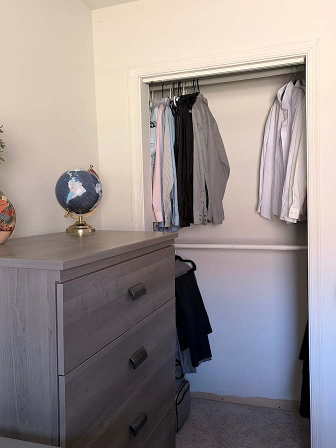 Andres's room