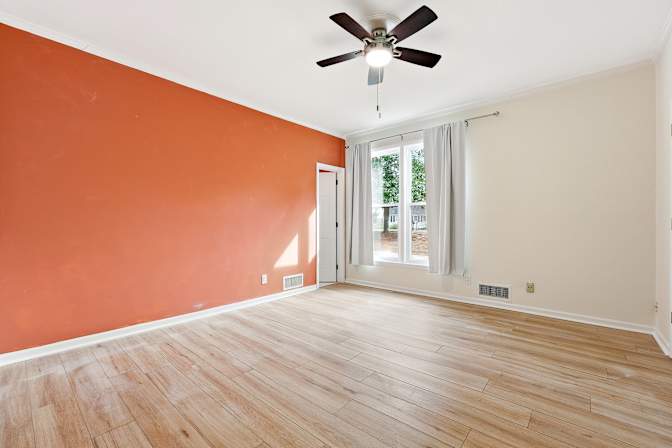 Alcove Rooms's room