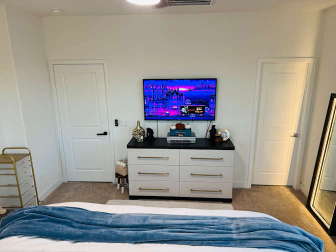 Alexis's room