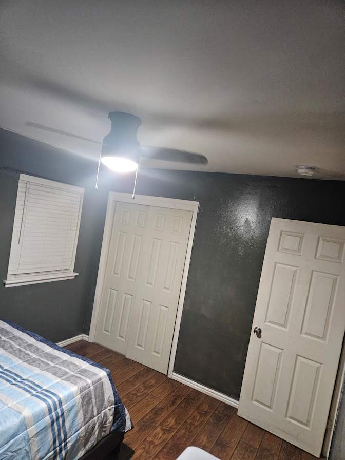 Carlos's room