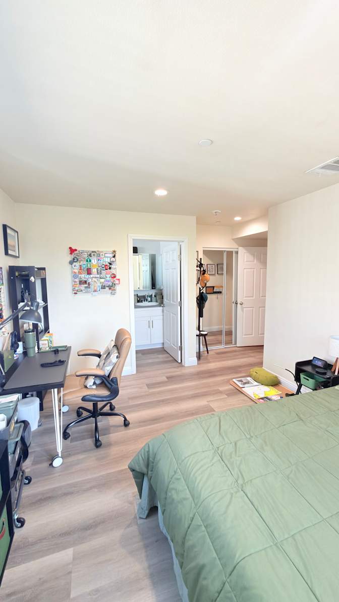 Octavio's room