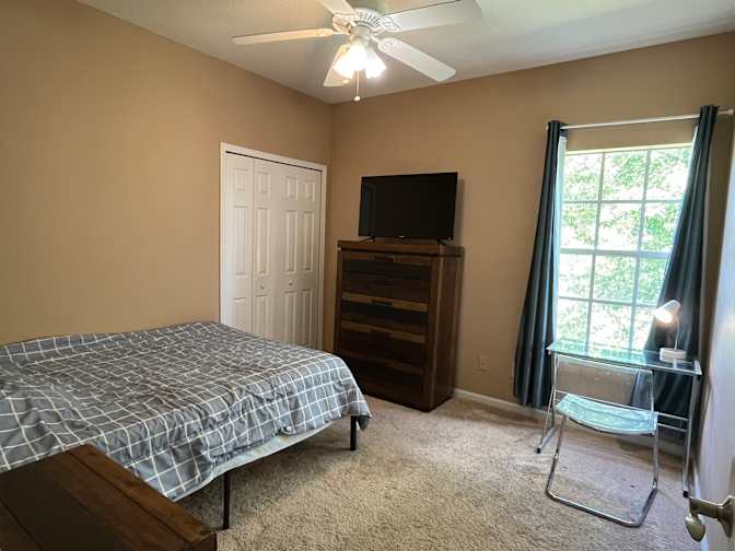 Dee's room