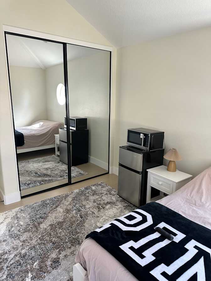 DAVOUD ABBASI's room