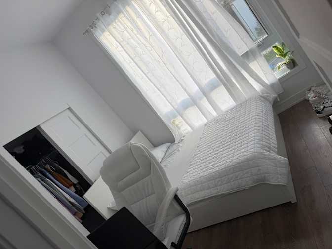 Desmond's room