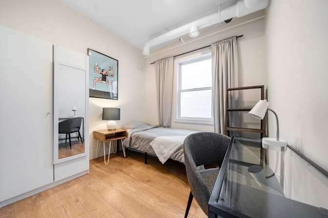 Russian Hill Coliving's room
