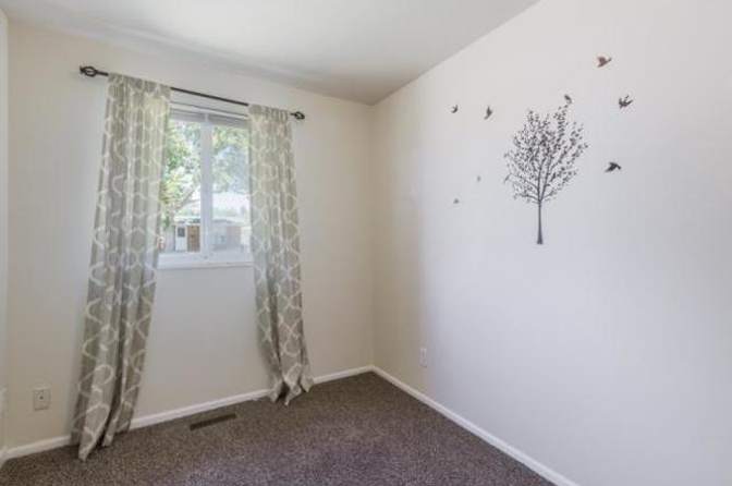 Dustin's room