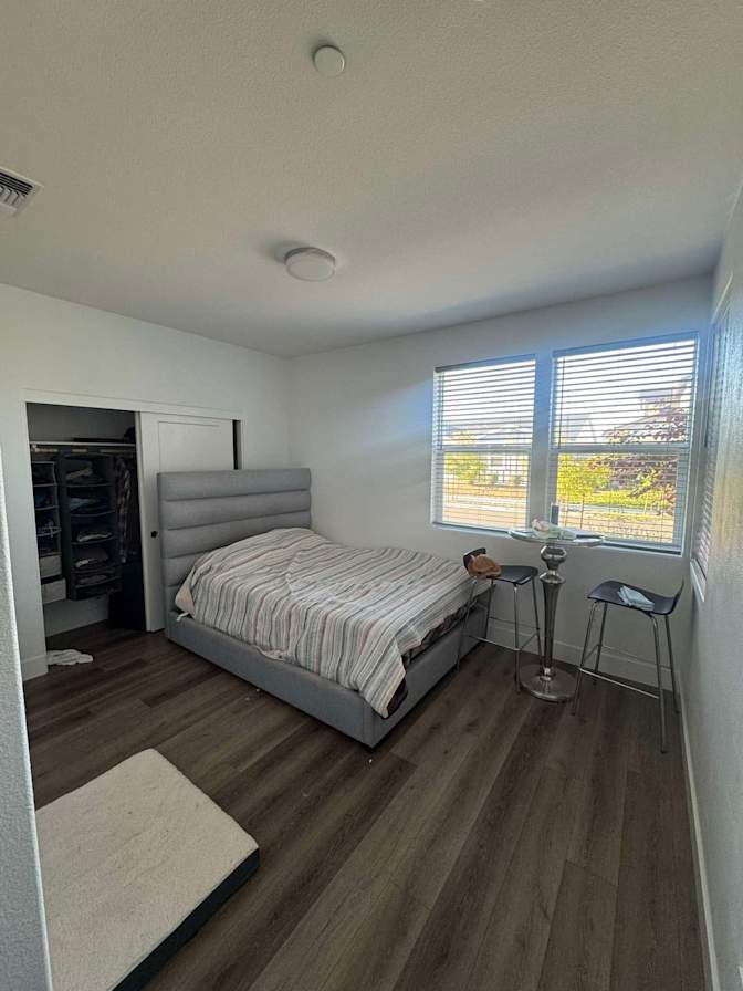 Luis's room