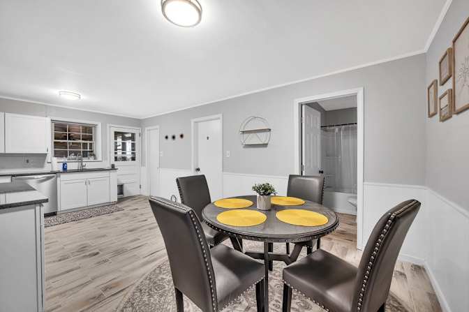 lifedoorrentals's room