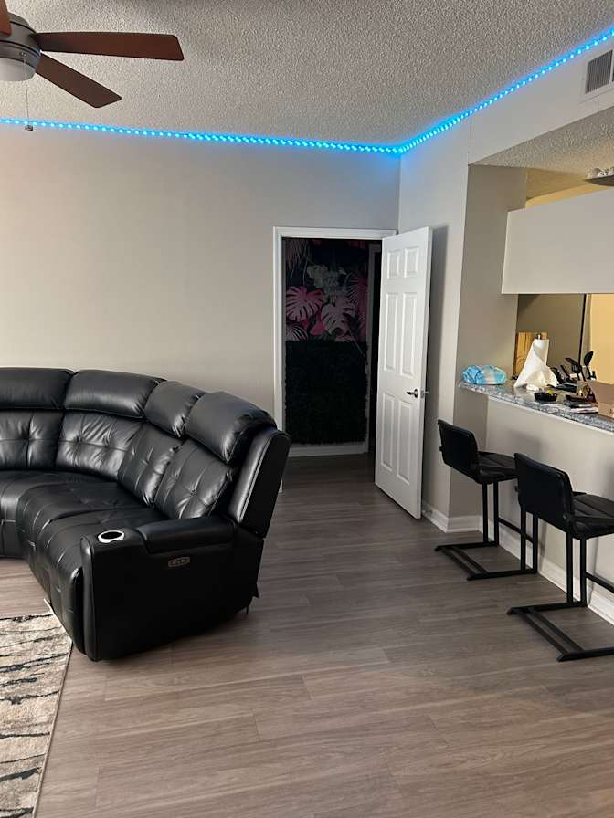 Ainsley L Blackmon's room