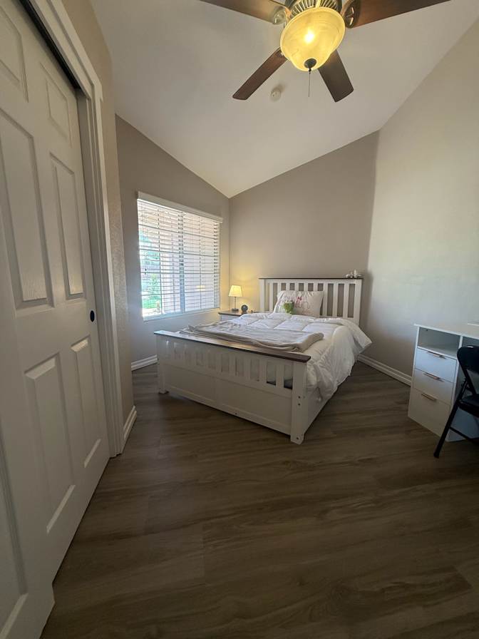 David Oaks's room