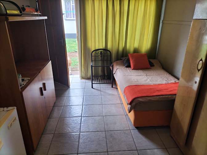 Jeanett's room