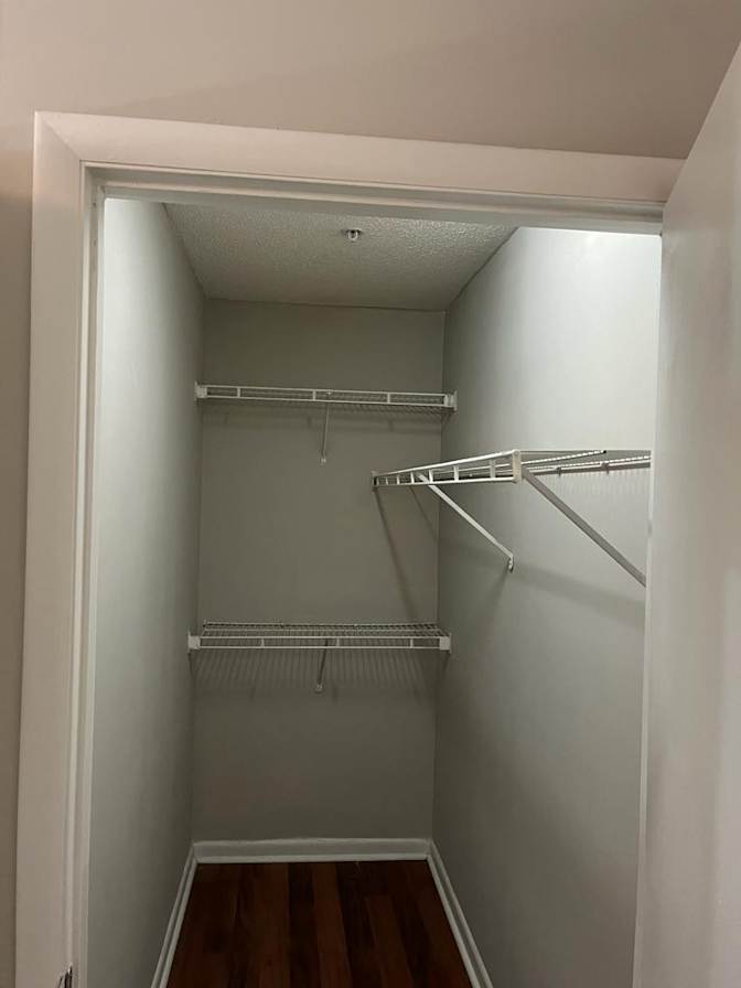 Alcove Rooms's room