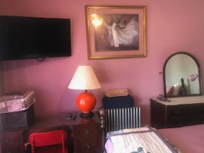 Leslie's room