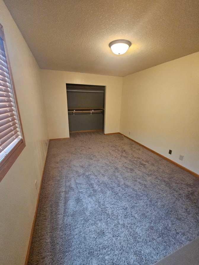 DANIEL T HELMEN's room