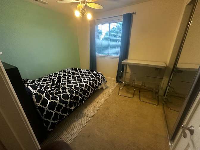 Aariv's room