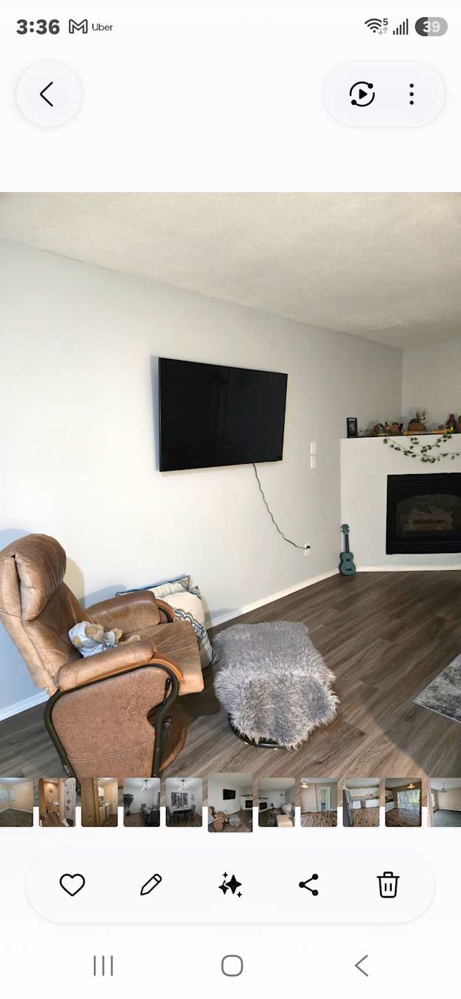 Lareina skolski's room