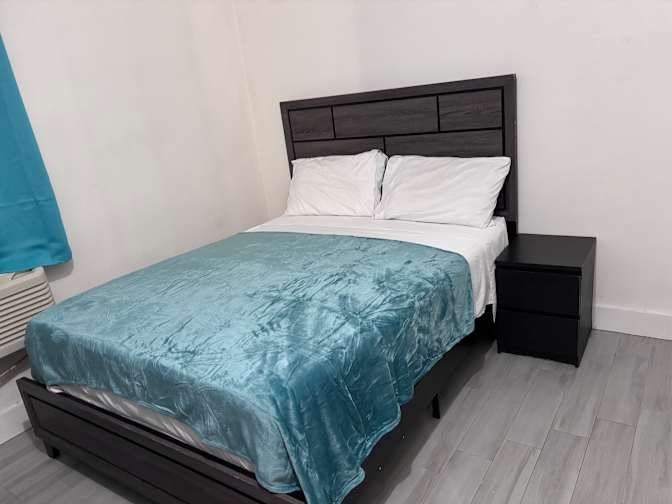 BROOKLYN APARTMENT SHARE LONG OR SHORT TERM's room