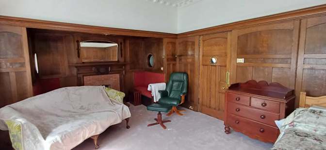 Sandro's room