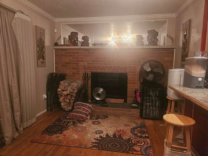 Lee's room