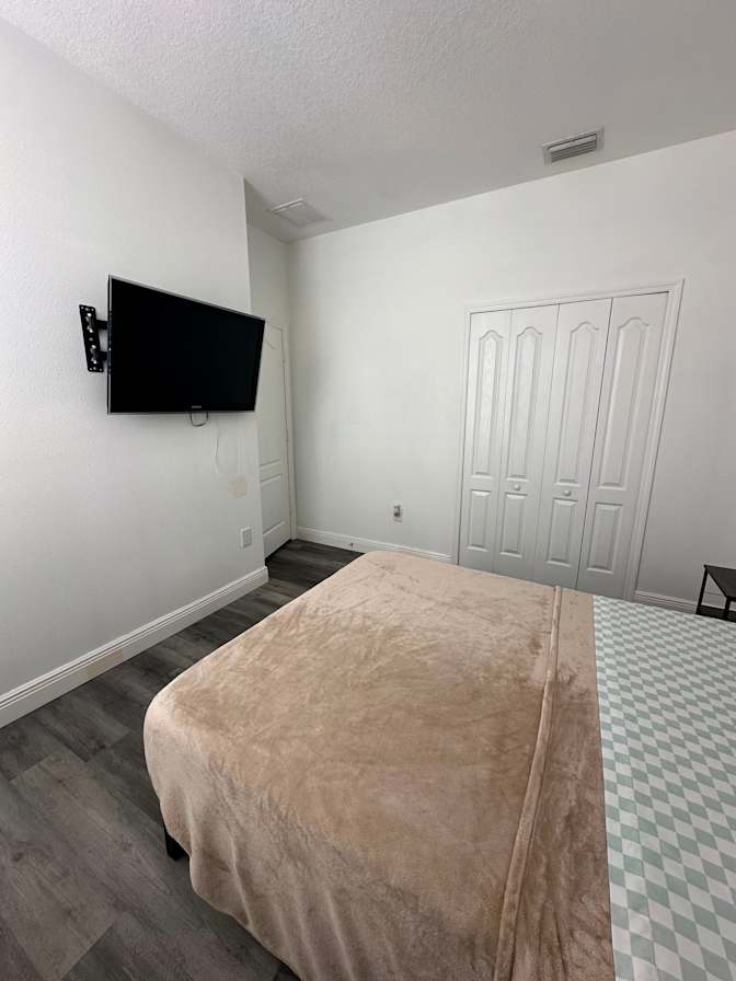 Mauricio's room