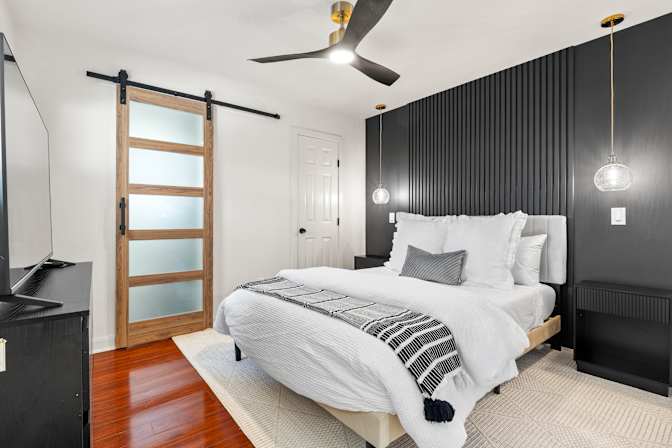 Tomic Properties's room