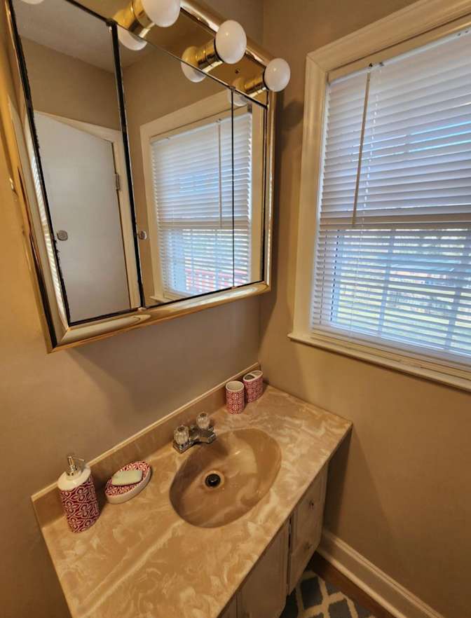 Alcove Rooms's room