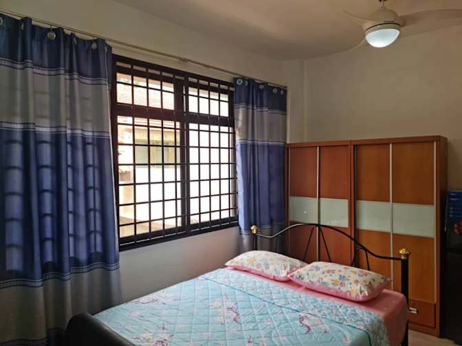 Roomy's room