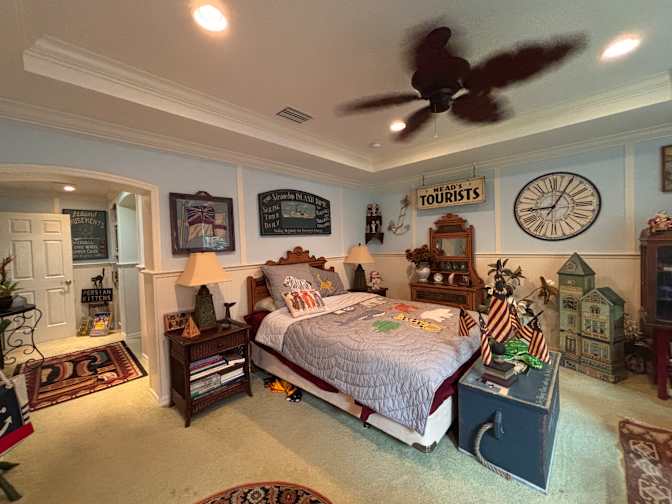 Ken's room