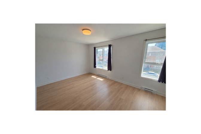 leslie's room
