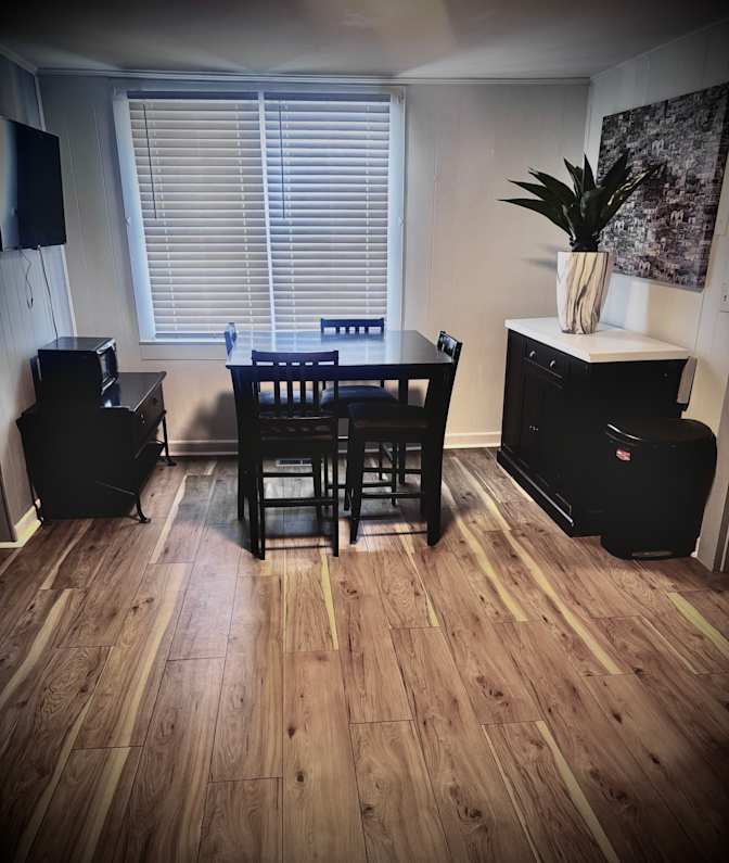 USTREAMIN ASSETS Llc's room