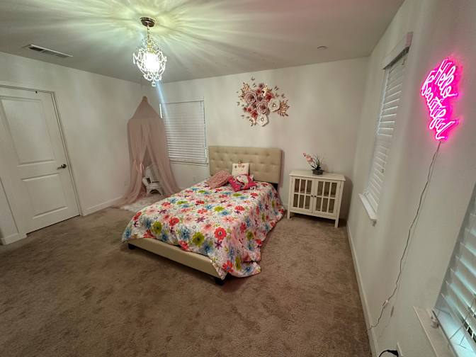 Damien D's room