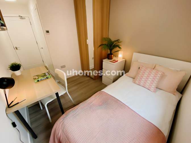 Aliyah Olaloye's room