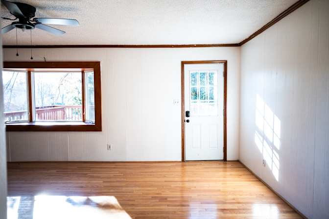 lifedoorrentals's room