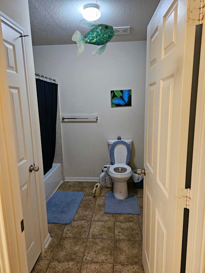 Farrukh najam's room