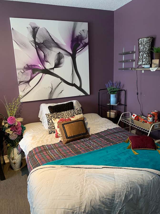Sylvia OWNER living On Site acceptg ODSP ON Works Retirees Widow Widower Contractor Builder Mason's room