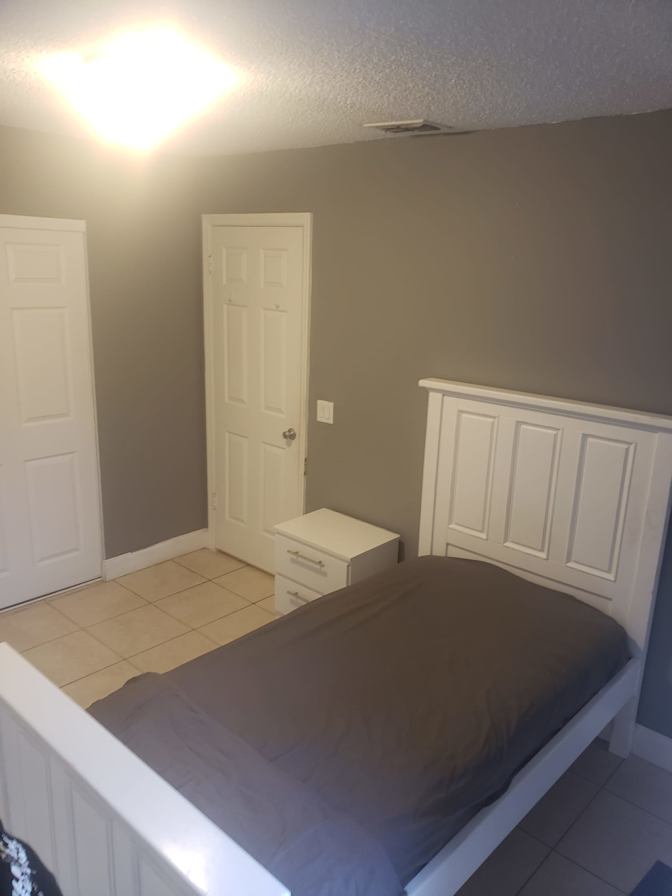 Enrique's room